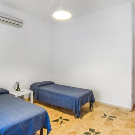 2 Bedroom Cozy Apartment In San Ferdinando Exteriör bild